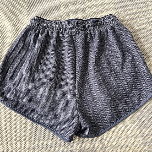 GYMSHARK | Heather Dual Band Shorts - Picture 4 of 10